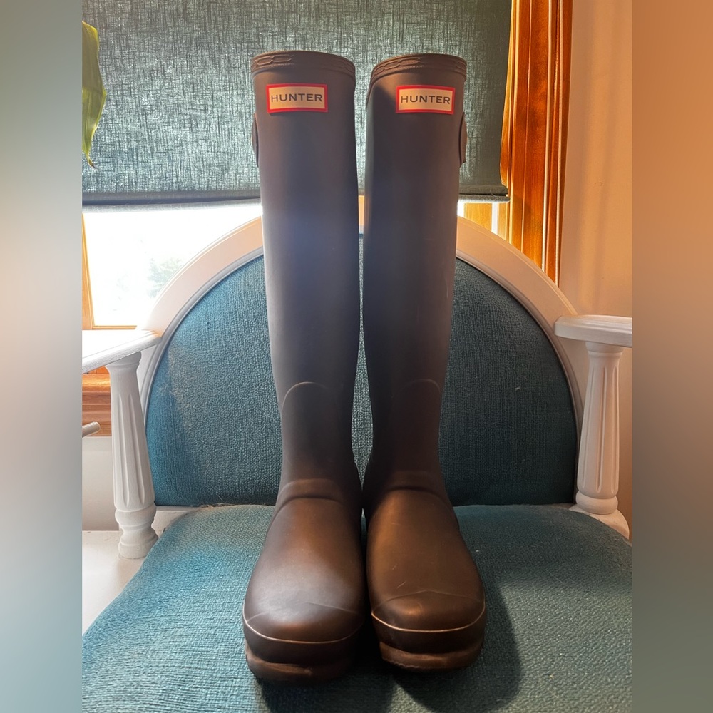 Black Tall Hunter Rain Boots BARELY WORN Women’s Size 8